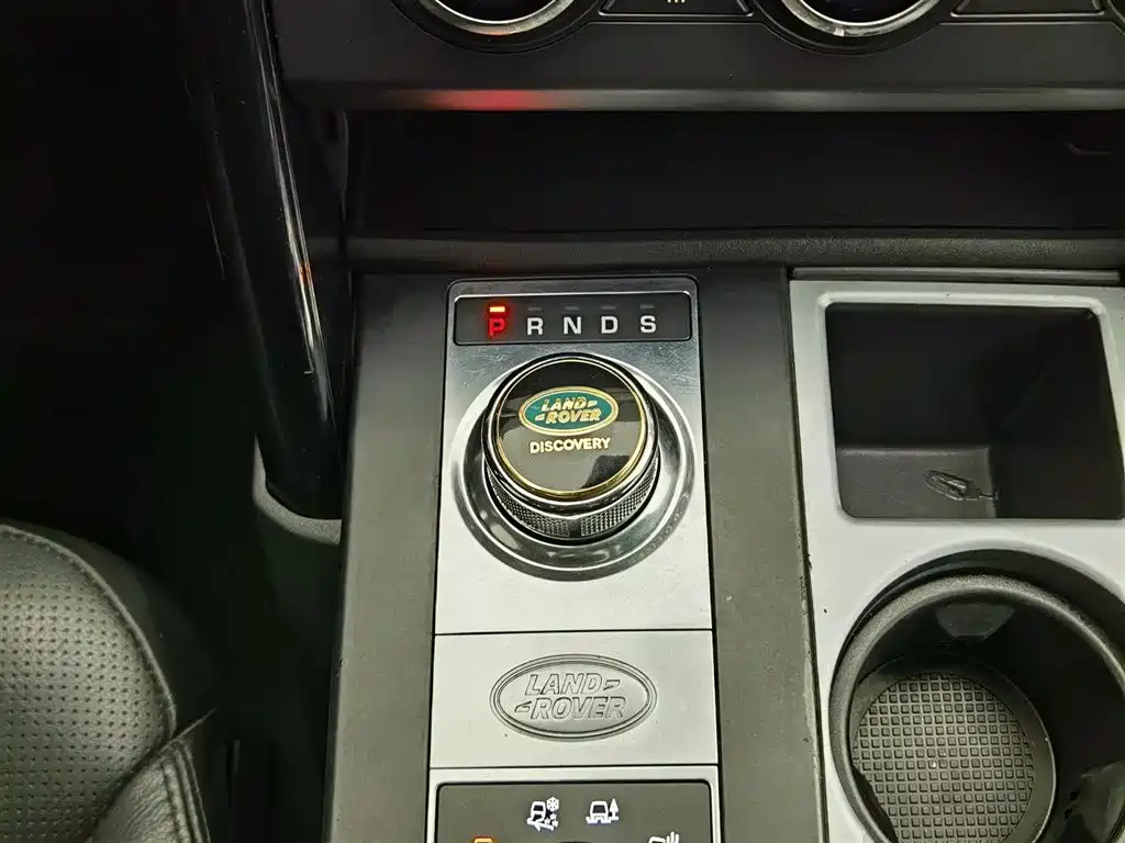 Land Rover Discovery 2018 — фото 13