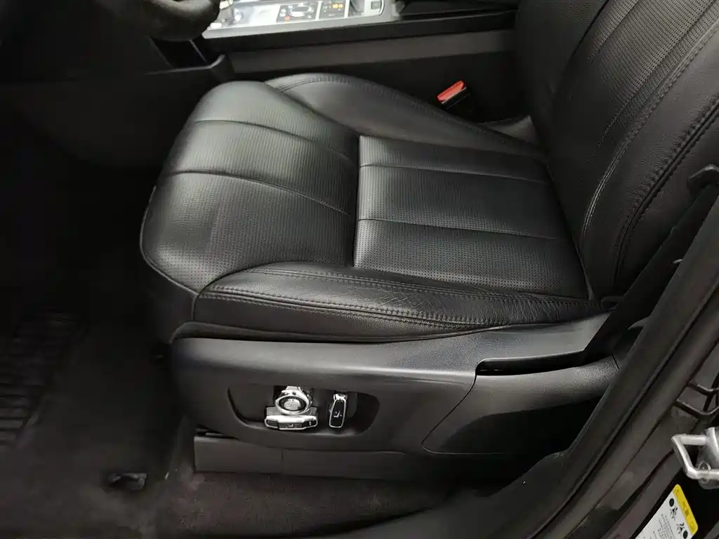 Land Rover Discovery 2018 — фото 20