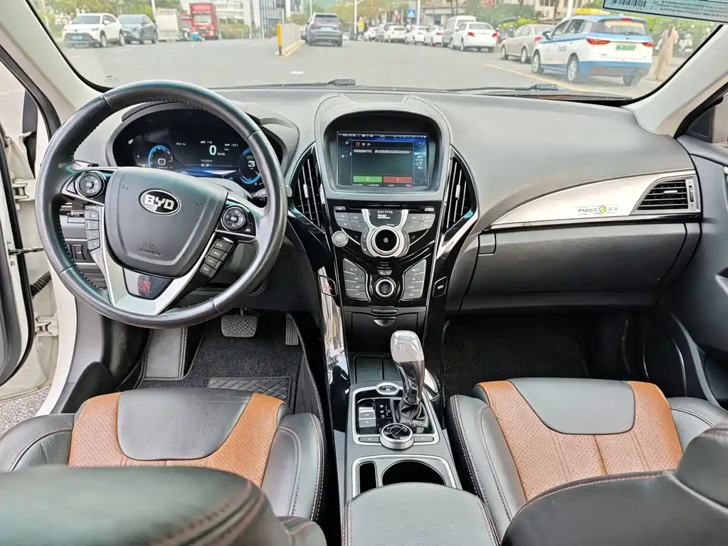 BYD Qin NEV 2016 — фото 11