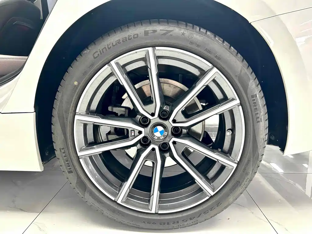 BMW 3 Series 2025 — фото 20