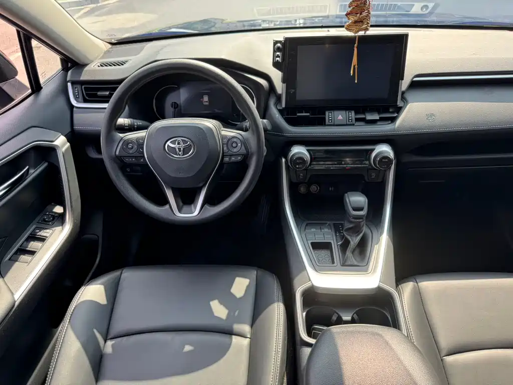 Toyota RAV4 2022 — фото 17