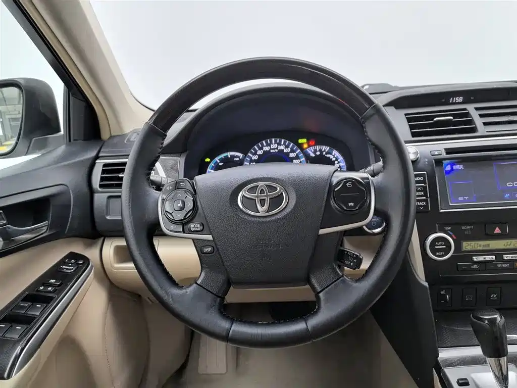 Toyota Camry 2013 — фото 11
