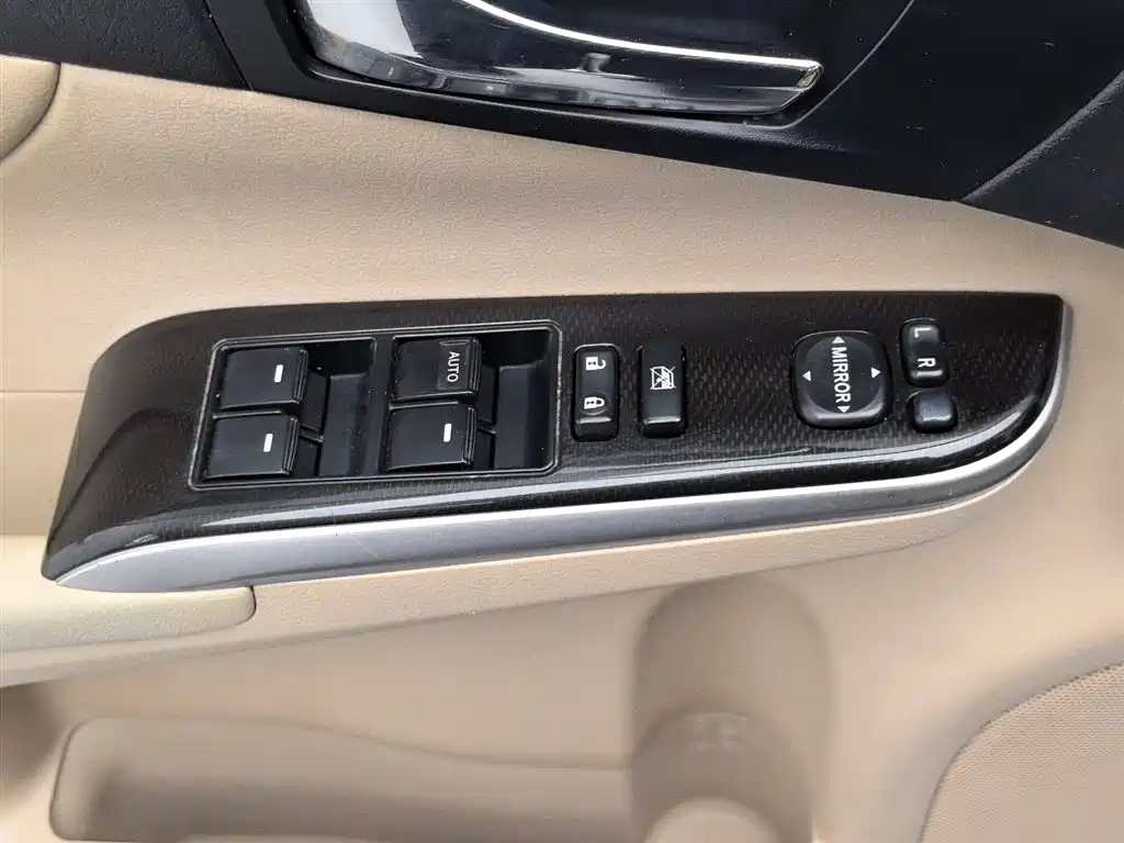 Toyota Camry 2013 — фото 9