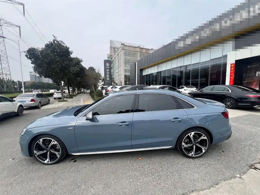 Audi A4L 2023 — фото 2