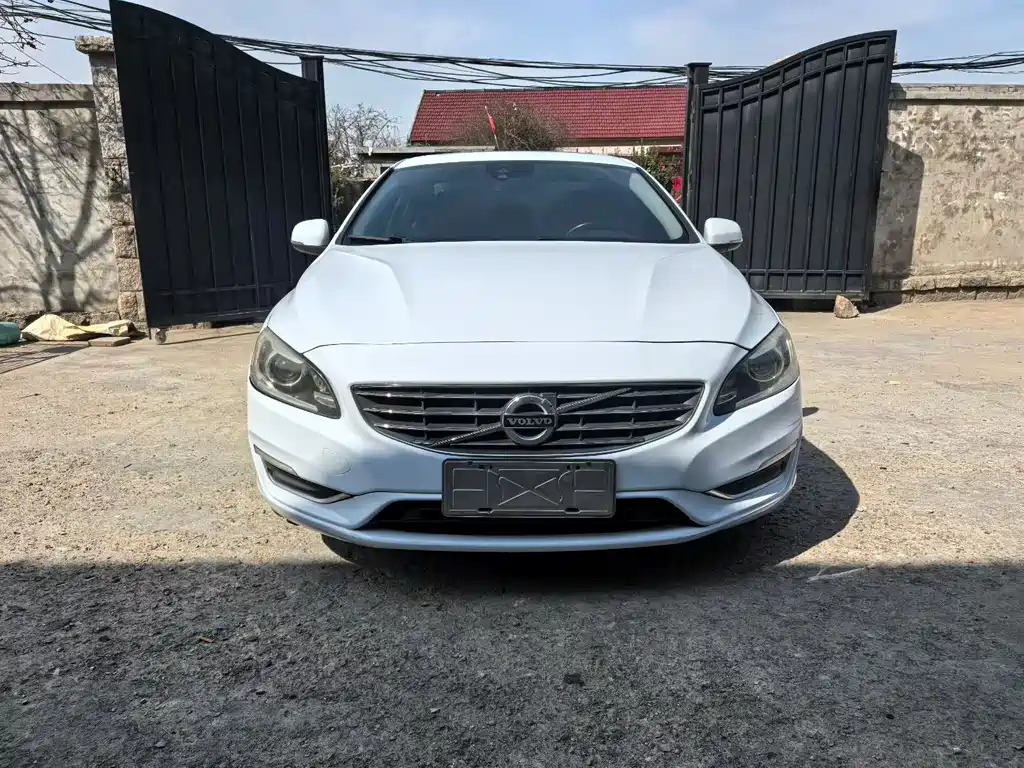 Volvo S60 2015 — фото 3