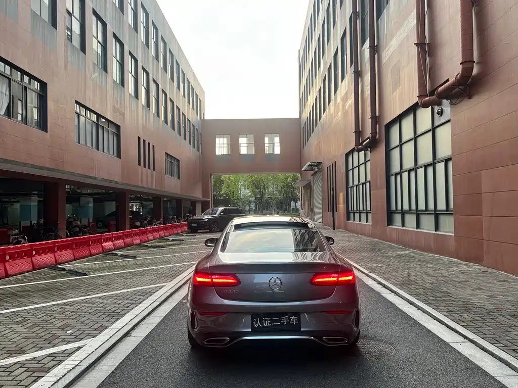 Mercedes-Benz E-Class 2018 — фото 17