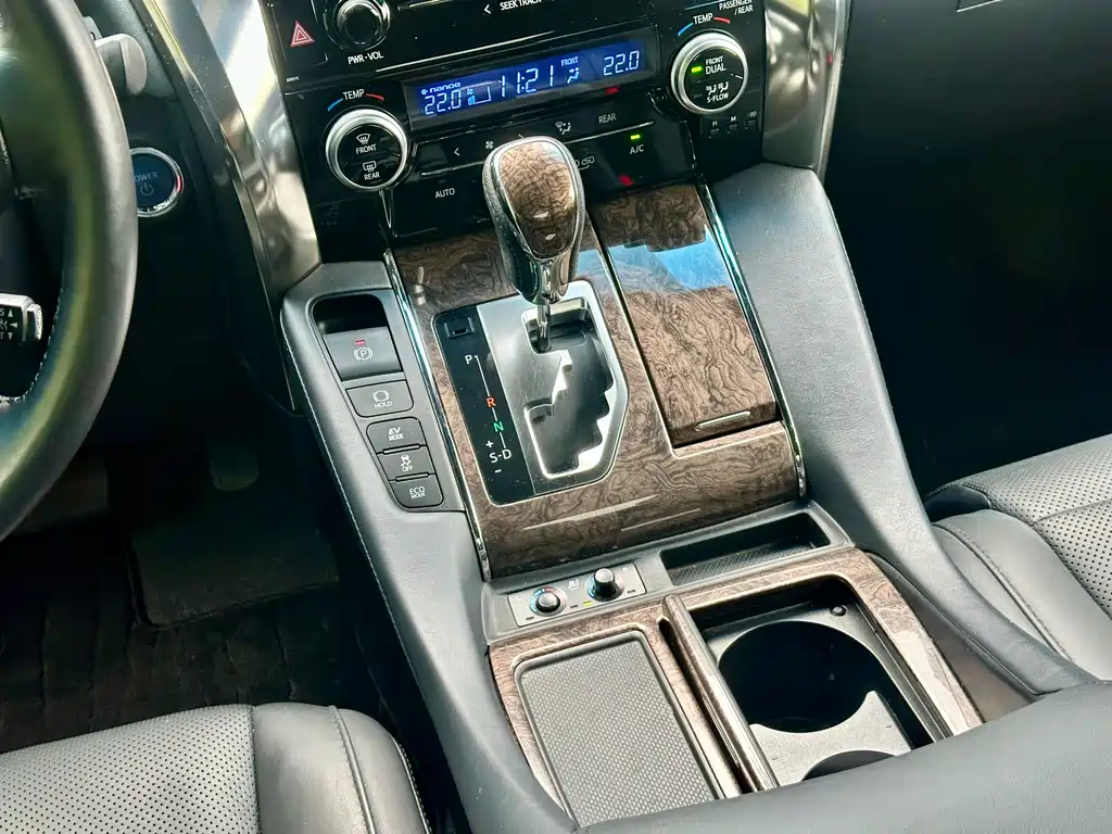 Toyota Alphard 2019 — фото 10