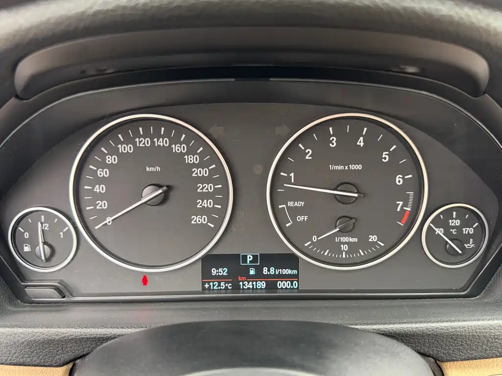 BMW 3 Series 2015 — фото 18