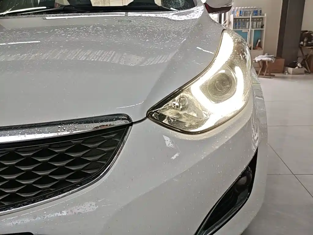 Hyundai Elantra 2017 — фото 24