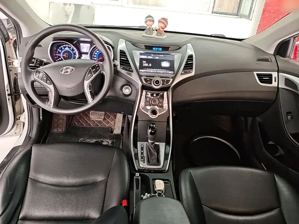 Hyundai Elantra 2017 — фото 10