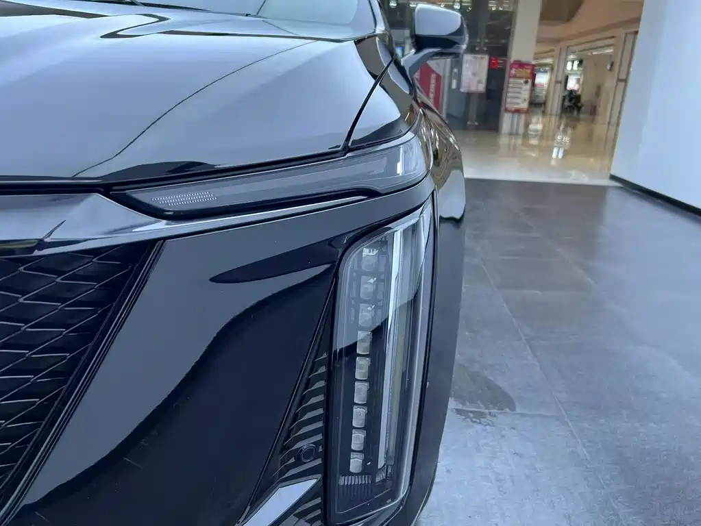 Cadillac XT5 2025 — фото 18