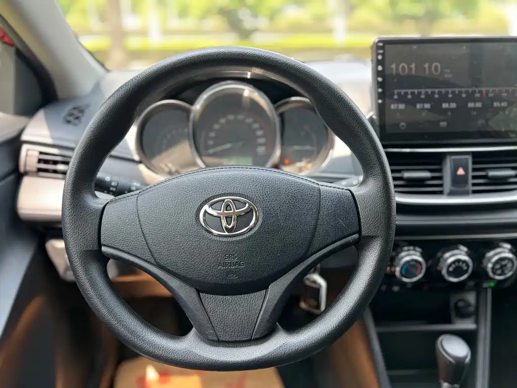Toyota Yaris L 2021 — фото 11