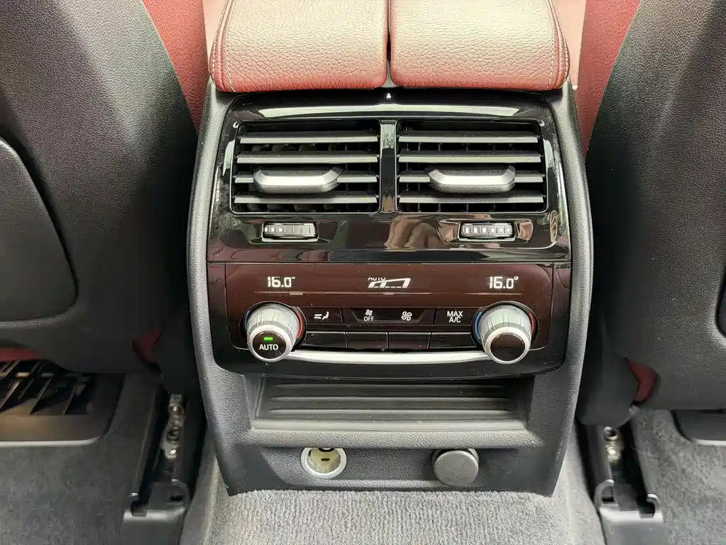 BMW 5 Series 2019 — фото 17