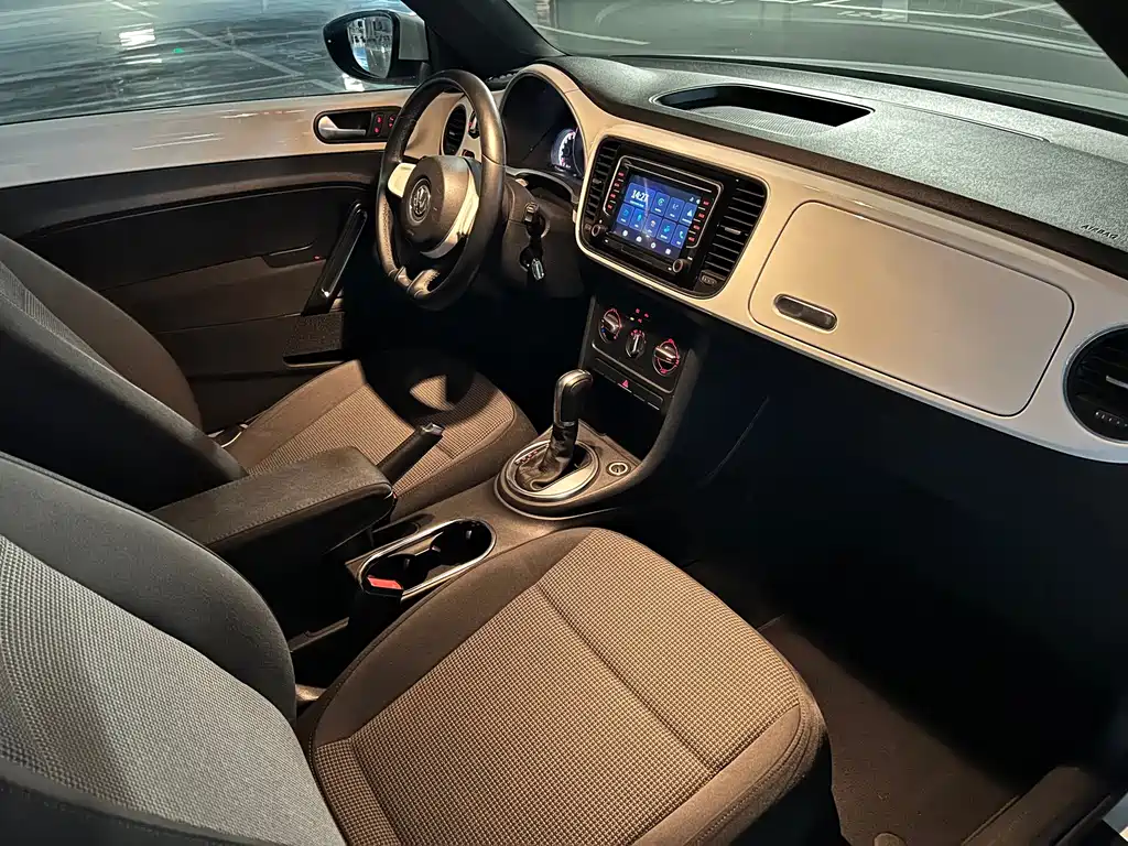 Volkswagen Beetle 2015 — фото 12