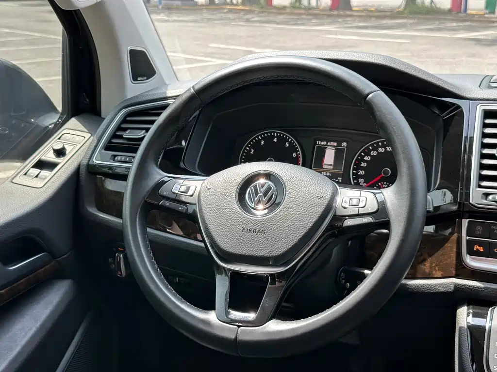 Volkswagen Multivan 2018 — фото 8