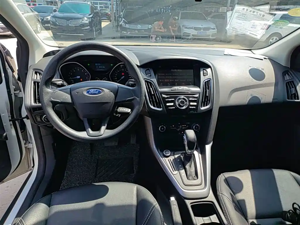 Ford Focus 2016 — фото 10
