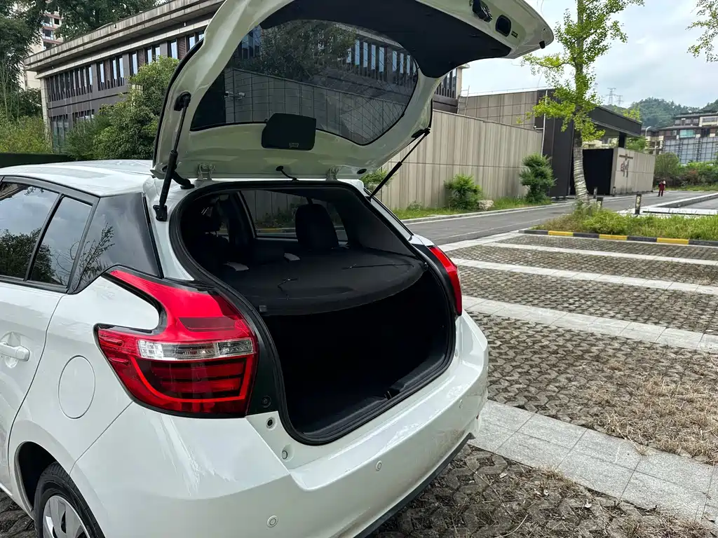 Toyota Yaris L 2021 — фото 13
