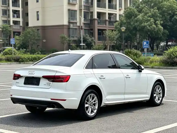 Audi A4L 2016
