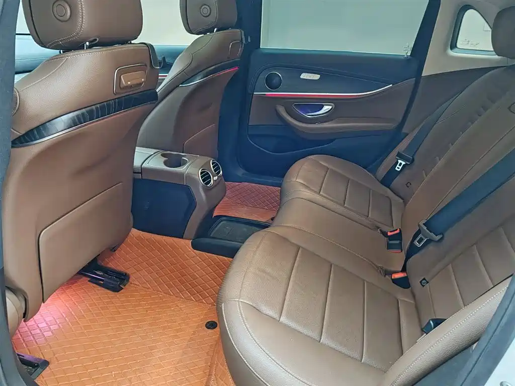 Mercedes-Benz E-Class 2019 — фото 13