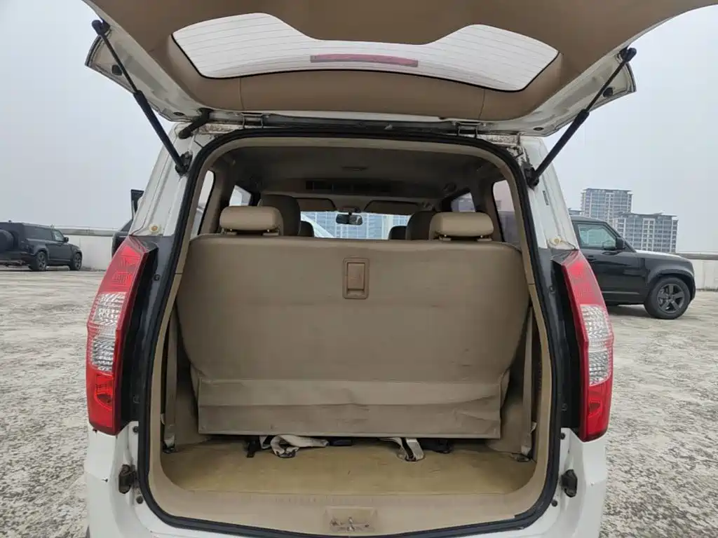 Wuling Hongguang 2015 — фото 19