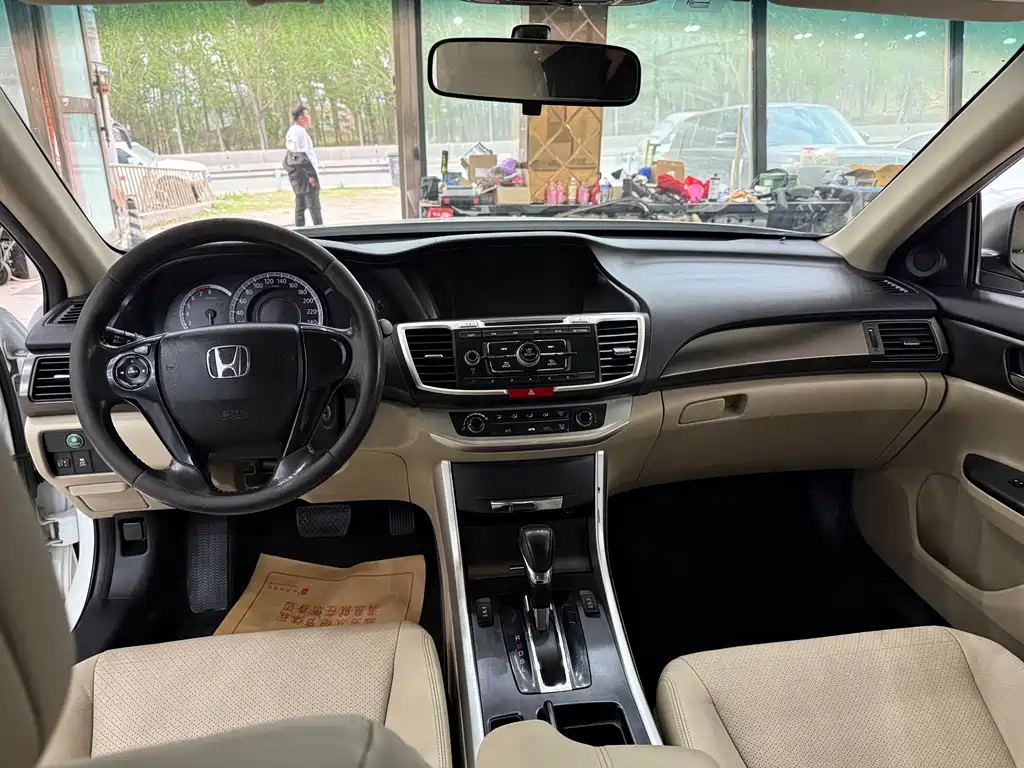Honda Accord 2015 — фото 12