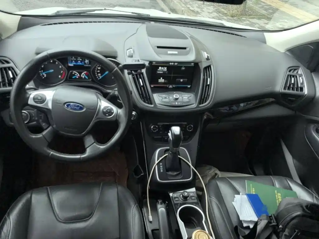 Ford Kuga 2015 — фото 13
