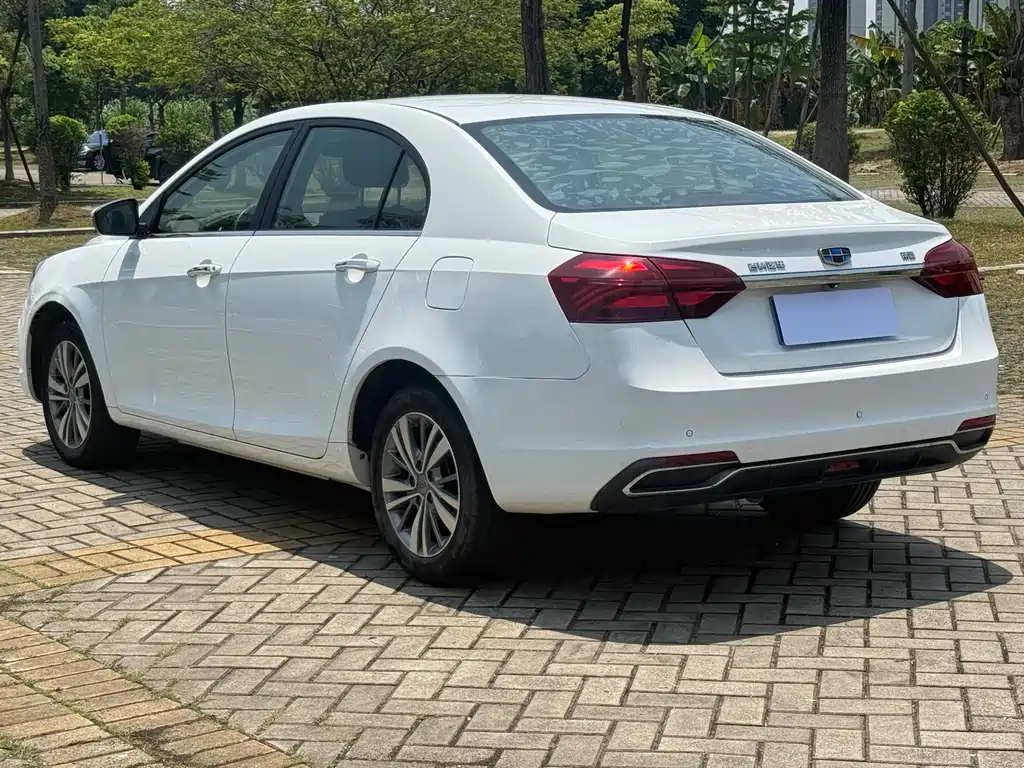Geely Emgrand 2019 — фото 12