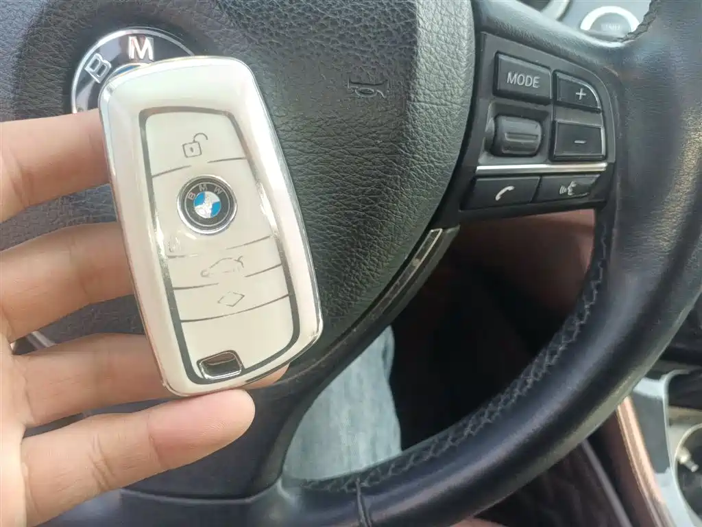 BMW 5 Series 2017 — фото 12