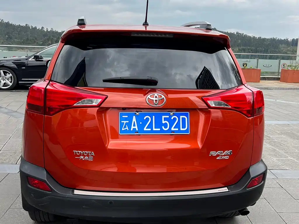Toyota RAV4 2013 — фото 10