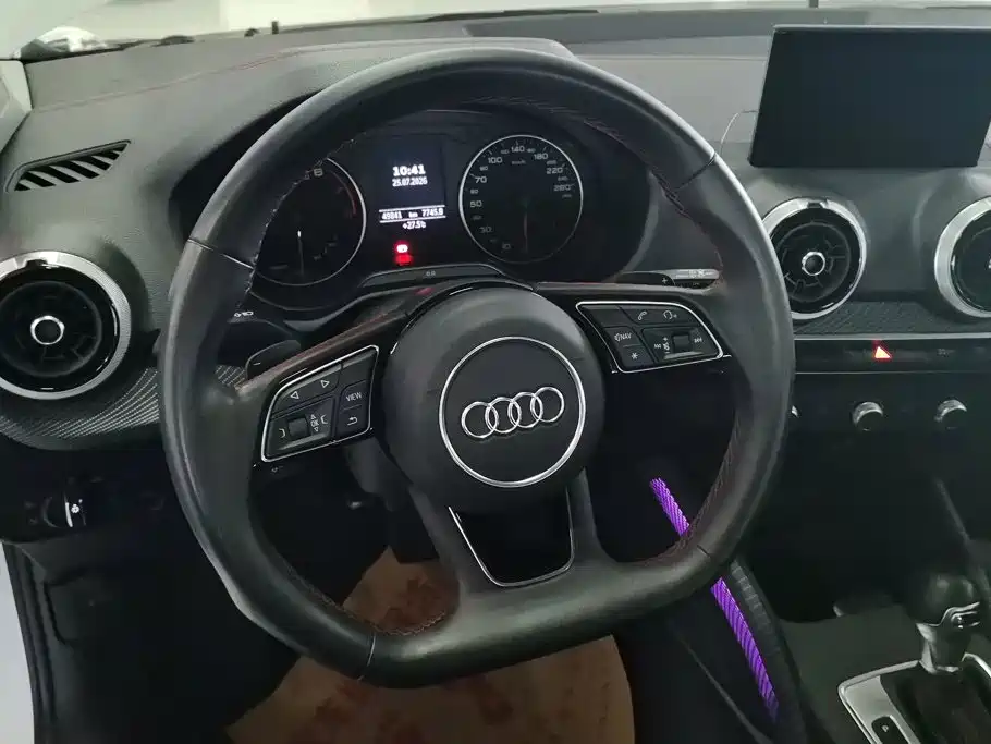 Audi Q2L 2022 — фото 15