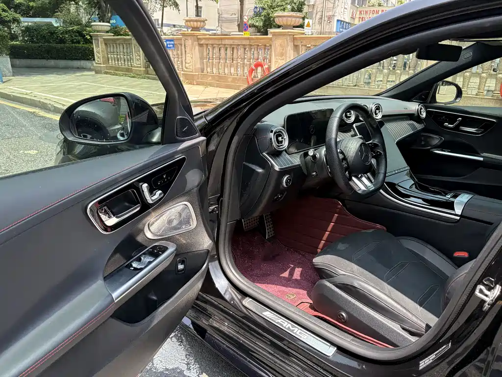 Mercedes-Benz C-Class AMG 2025 — фото 14