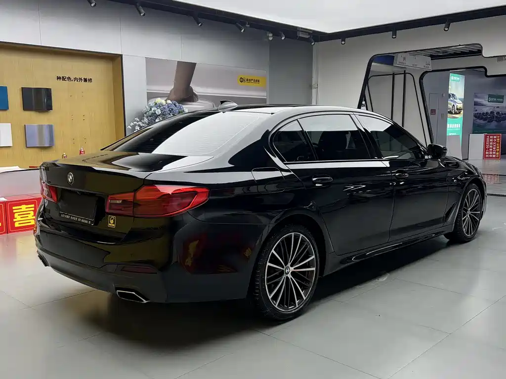 BMW 5 Series 2019 — фото 9