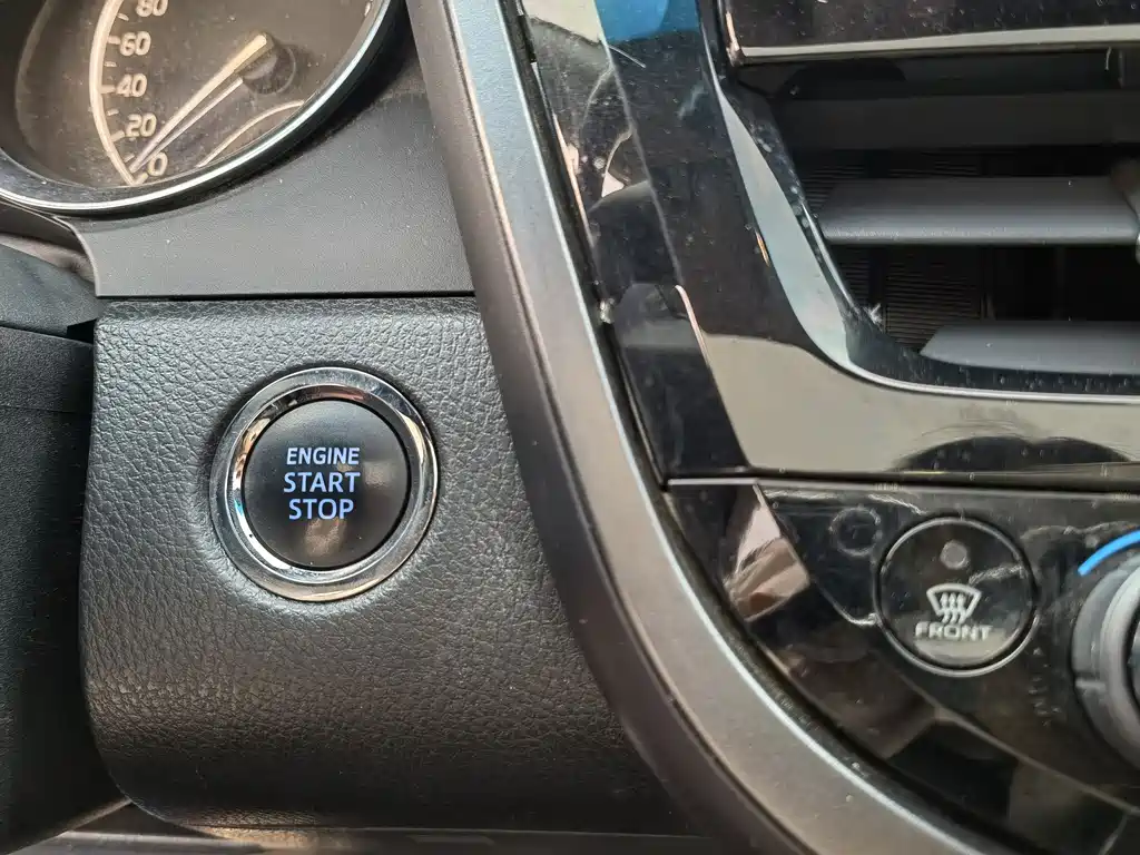 Toyota Camry 2021 — фото 19