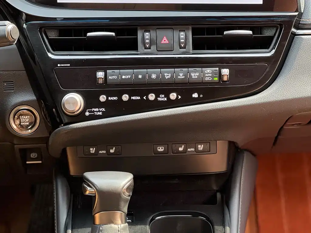 Lexus ES 2023 — фото 17