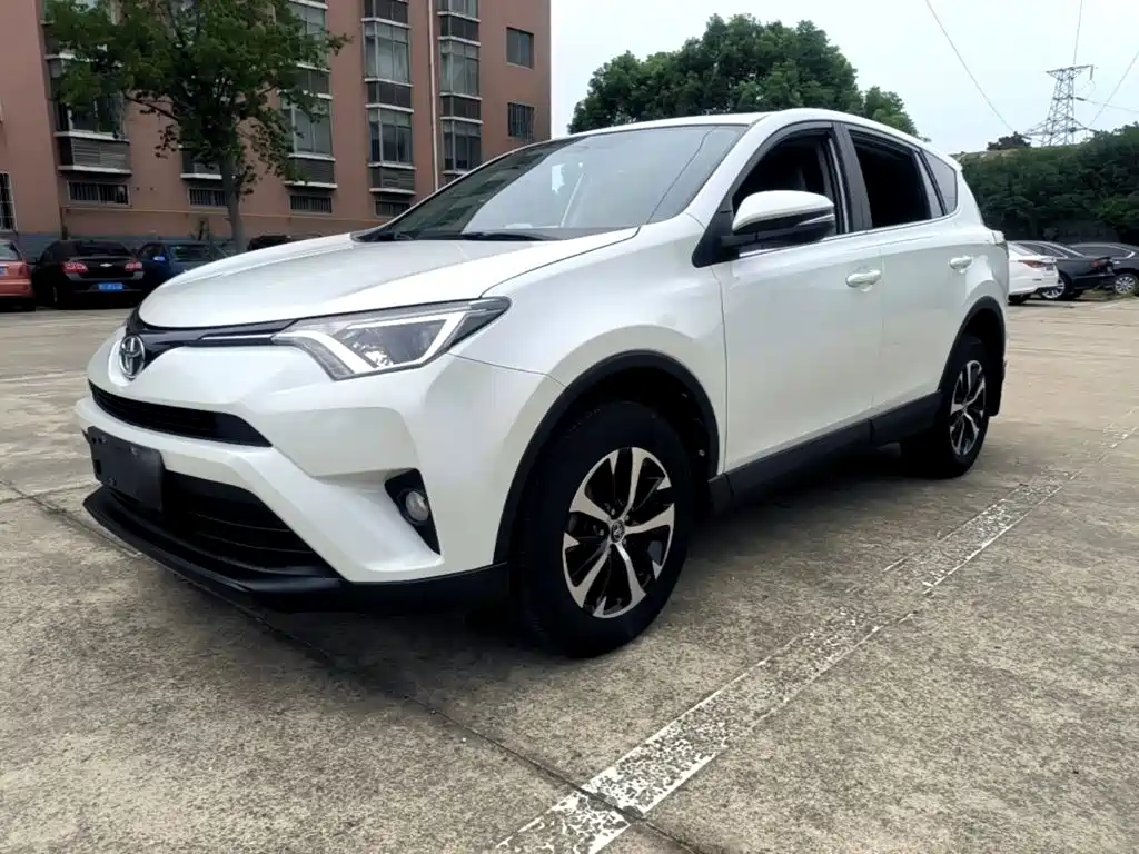 Toyota RAV4 2019 — фото 1