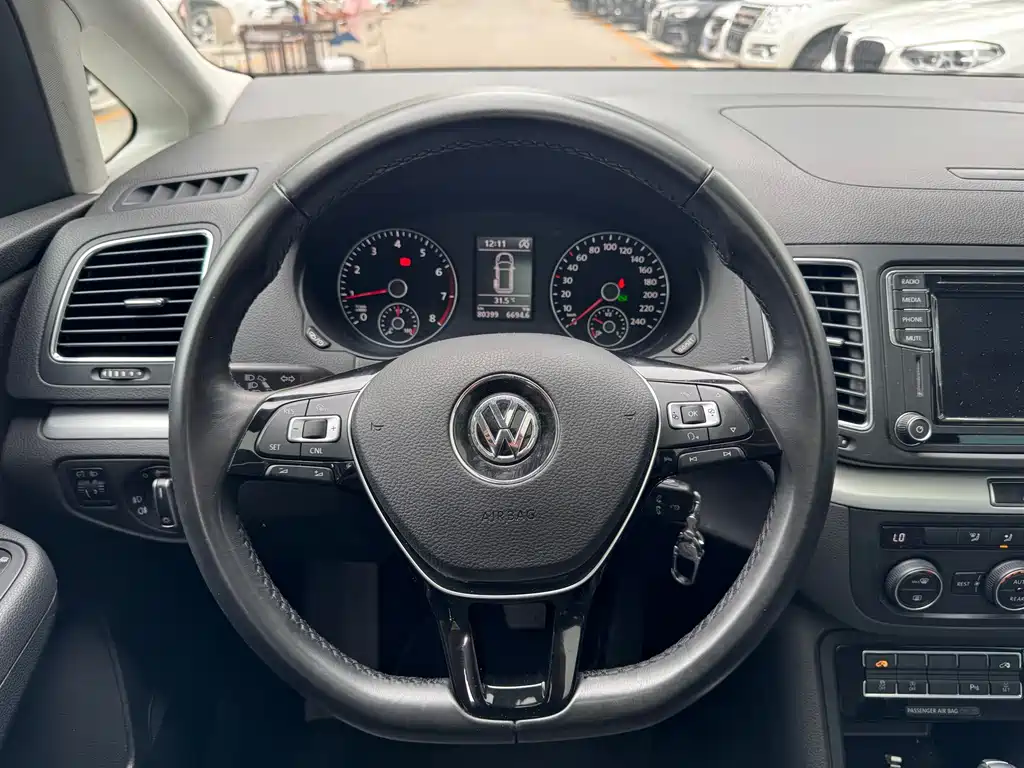 Volkswagen Sharan 2017 — фото 10