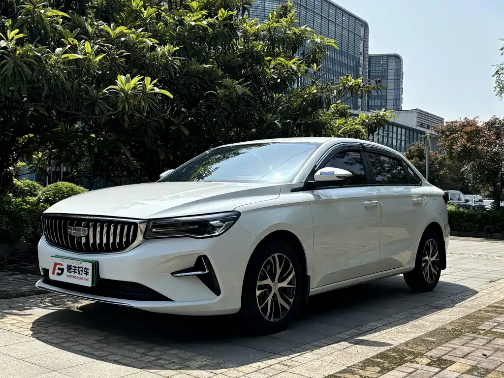 Geely Emgrand 2025 — фото 1