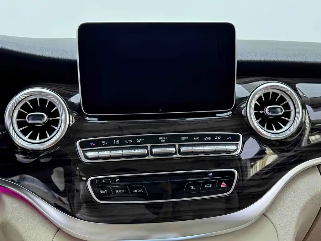 Mercedes-Benz V-Class 2020 — фото 11