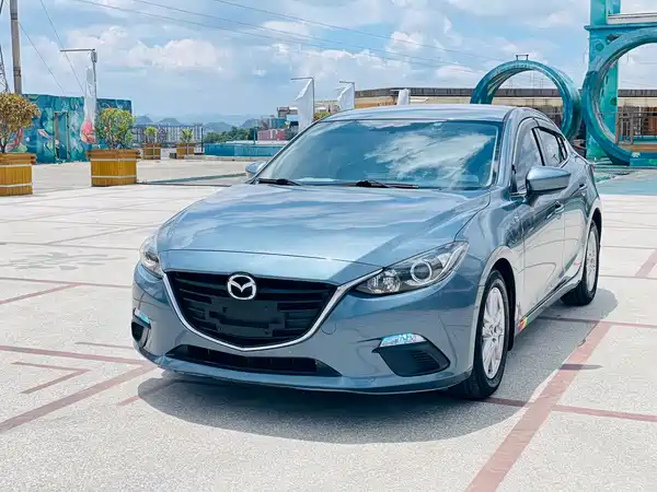 Mazda 3 Axela 2015