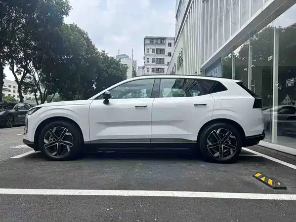 Volvo XC70 Plug-In Hybrid 2025