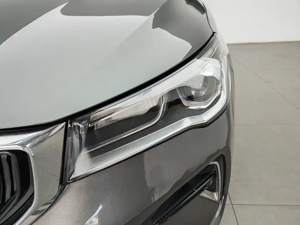 Geely Emgrand 2022