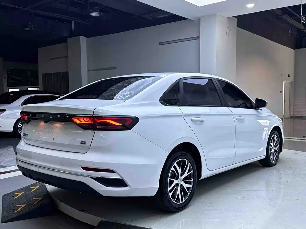 Geely Emgrand 2023