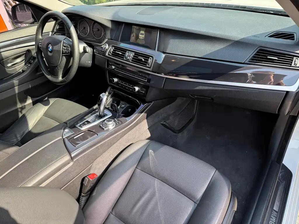 BMW 5 Series 2016 — фото 11
