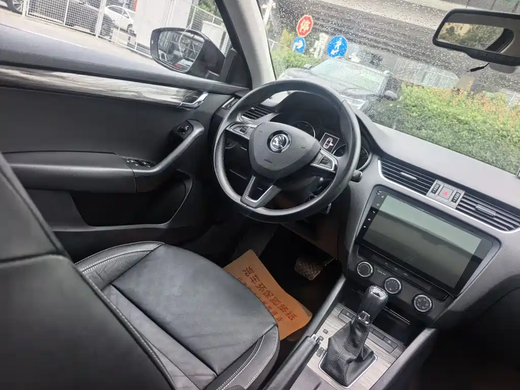 Skoda Octavia 2016 — фото 11