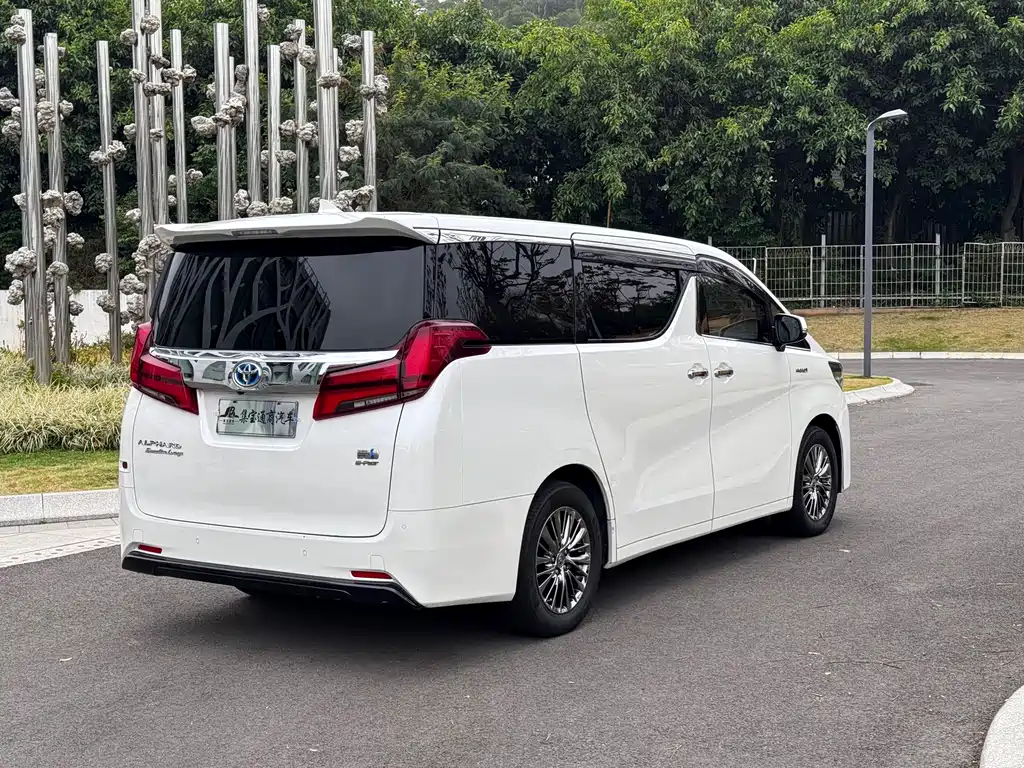 Toyota Alphard 2021 — фото 17