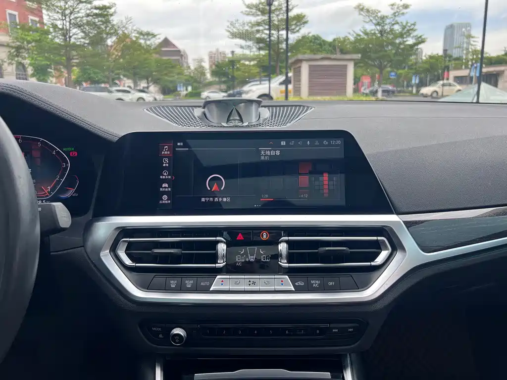 BMW 3 Series 2019 — фото 20