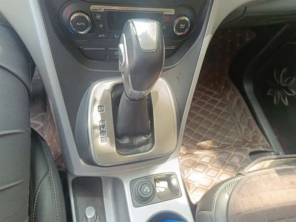 Ford Kuga 2016 — фото 10