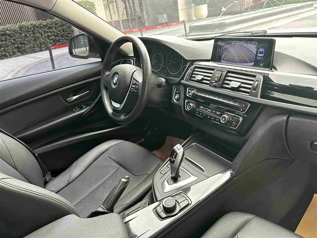 BMW 3 Series 2017 — фото 20