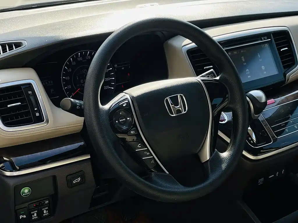 Honda Odyssey 2018 — фото 15