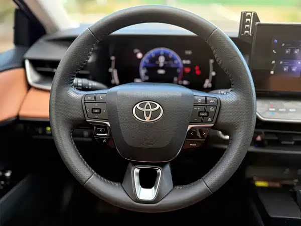 Toyota Camry 2025